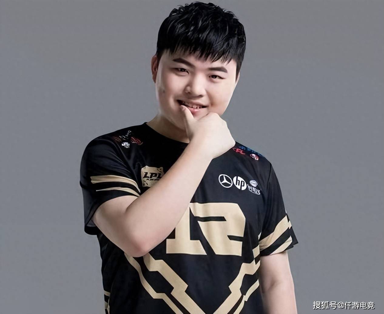 Uzi意外战胜RNG，表现优异引爆全场！全场沸腾不已(uzi赢过imp)