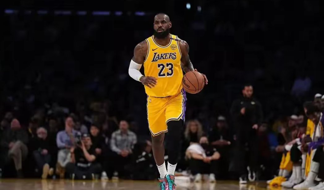 包含TL不断突破！，詹姆斯连续三场比赛得分超过比赛局势复杂热度持续攀升的词条